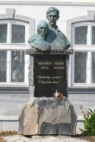 Bust Petofi Sandor si Szendrey Julia