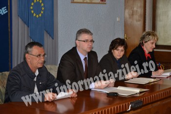 Presedintele AJP, Mircea Marian, prefectul Cristian Sasu, Ramona Antonescu si Ioana Tulbu la sedinta cu pensionarii