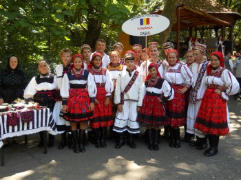 Luna iulie a fost pentru artiştii din Ţara Oaşului o lună cu multe apariţii, oşenii fiind prezenţi la numeroase manifestări culturale de la noi din ţară