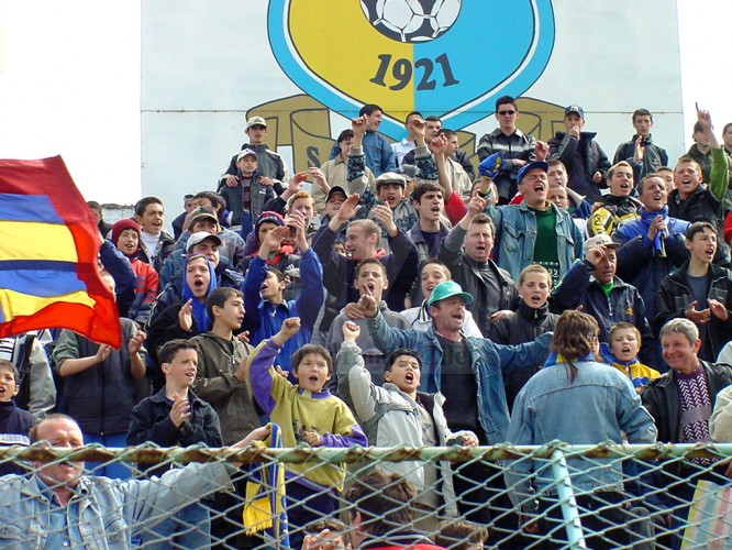 13 aprilie 2002 - Olimpia Satu Mare - FC Bihor 1-0 (galeria Commando Oli)