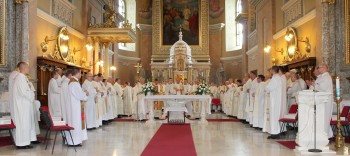 La Sfanta Liturghie au participat toti preotii diecezei