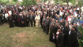 Sute de credincioşi au participat la Slujba de târnosire a Bisericii din Sărăuad