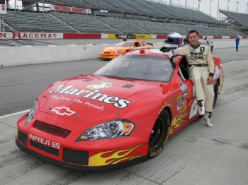 Claudiu David şi maşina sa NASCAR