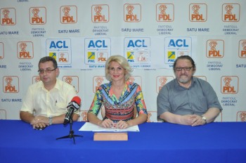 Sorin Ghilea, Andreea Paul și Virgil Enătescu la conferința de pres