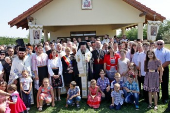 Slujba a fost oficiată de Preasfinţitul Iustin Sigheteanul alături de sobor de 21 de preoţi şi diaconi