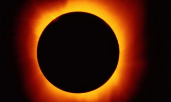 Eclipsă solară totală
