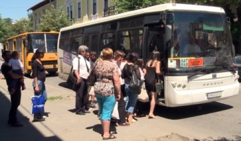 Microbusele și autobuzele de la sate nu mai au acces în centrul Sătmarului, pe strada Cuza, de exemplu, sau sub Podul Decebal. 