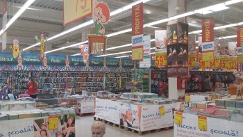 Auchan sună clopoțelul prețurilor mici pentru note mari și vă așteaptă pe aleea centrală din hypermarket cu peste 1.000 de produse dedicate elevilor de toate vârstele și cu oferte nemaipomenit de avantajoase!