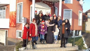 Parohia Ortodoxă Tur i-a poftit la,,Cina Darului" pe tinerii cu dizabilităţi de la Casa "Alexandra" din Amaţi