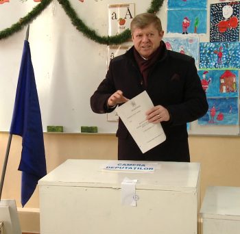 Candidatul PSD la Camera Deputatilor, deputatul Octavian Petric a votat la Scoala numarul 10