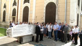 Comemorarea la monumentul din curtea Sinagogii