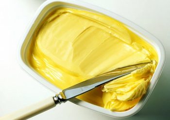 Mai multe sortimente de margarină sunt pline de conservanţi şi arome artificiale