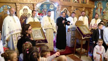 Sfanta Liturghie a fost oficiata de un sobor de preoti