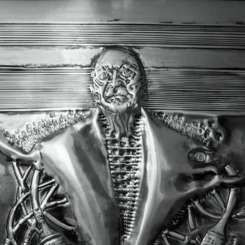 Portret al lui Aurel Ţenţ realizat în aluminiu de Ioan C. Sălăjan