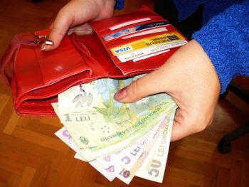 Un bărbat i-a sustras prin violență o sumă de bani unei femei, în timp ce se afla pe strada Vasile Lucaciu din municipiul Satu Mare